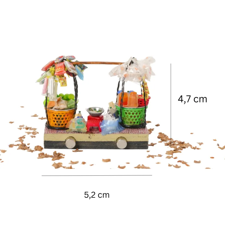 Nam châm tủ lạnh Gánh Bánh Tráng Trộn trong BST Xe đầy hàng rong Sài Gòn dùng để trang trí nhà cửa, là món quà lưu niệm độc đáo, mang đậm dấu ấn Việt Nam