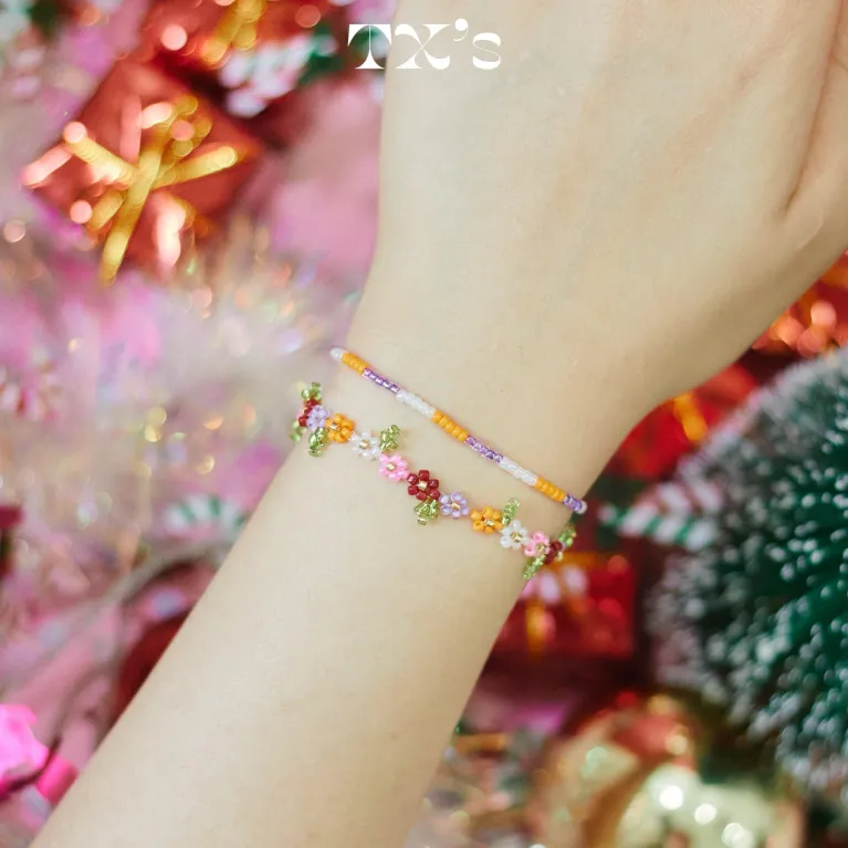 Hộp Quà Vòng Tay Miyuki Hoa Cúc Nhiều Màu Được Làm Thủ Công Từ Hạt Cườm Cao Cấp, Tạo Nên Một Món Quà Giáng Sinh Ý Nghĩa Cho Người Yêu Thương