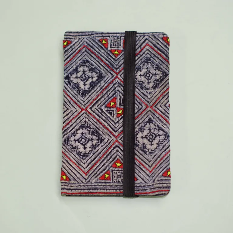 The Brocade Notebook, crafted with a cover of brocade fabric recycled from traditional H'Mong costumes, makes a meaningful gift for foreigners