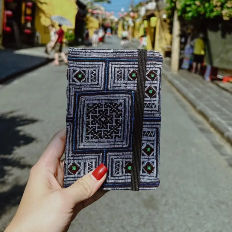 The Brocade Notebook, crafted with a cover of brocade fabric recycled from traditional H'Mong costumes, makes a meaningful gift for foreignersThe Brocade Notebook, crafted with a cover of brocade fabric recycled from traditional H'Mong costumes, makes a meaningful gift for foreigners