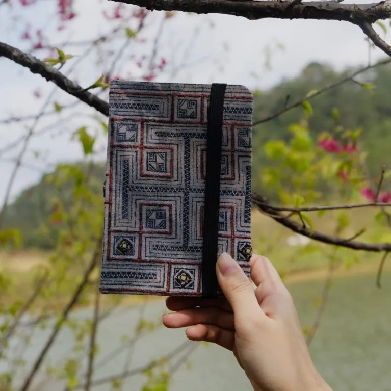 The Brocade Notebook, crafted with a cover of brocade fabric recycled from traditional H'Mong costumes, makes a meaningful gift for foreignersThe Brocade Notebook, crafted with a cover of brocade fabric recycled from traditional H'Mong costumes, makes a meaningful gift for foreigners
