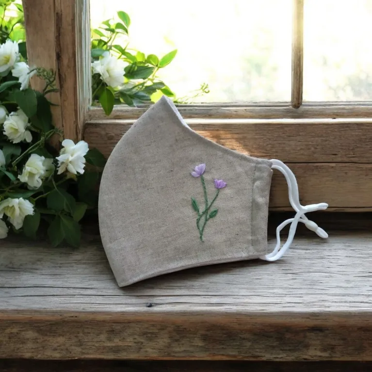 Khẩu Trang Thêu Tay Hoa Tím Được May 3 Lớp Từ Vải Linen, Sản Phẩm Thủ Công Làm Nên Một Sản Phẩm Thơ Mộng Và Cực Kì Thân Thiện Môi Trường