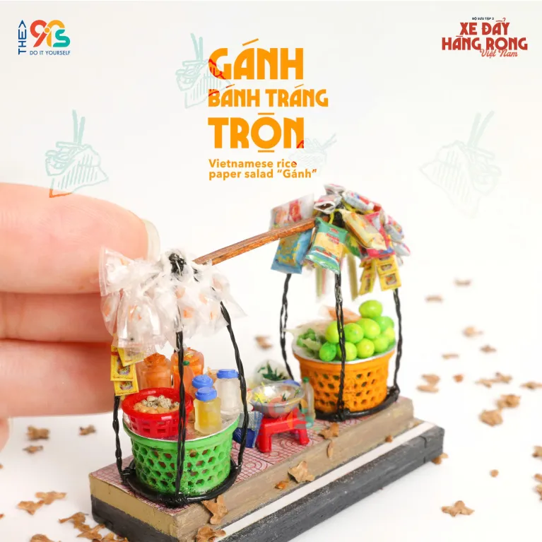 Nam châm tủ lạnh Gánh Bánh Tráng Trộn trong BST Xe đầy hàng rong Sài Gòn dùng để trang trí nhà cửa, là món quà lưu niệm độc đáo, mang đậm dấu ấn Việt Nam