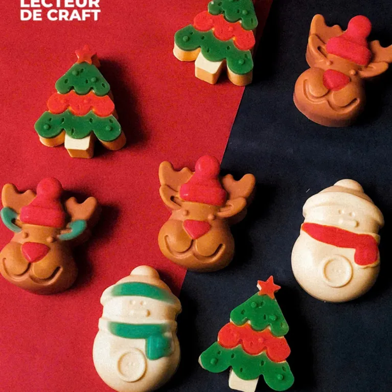 Hộp quà Xà Phòng Thủ Công Phong Cách Noel mang đến Không Khí Lễ Hội Ngập Tràn với thành phần xà phòng tự nhiên, đây sẽ là một món Quà Tặng Giáng Sinh tuyệt vời.