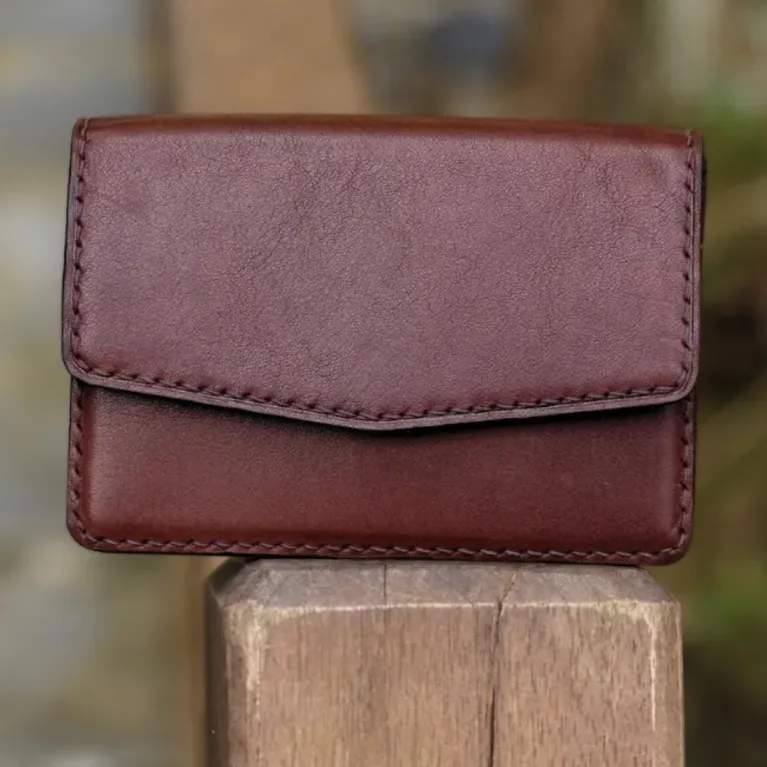 Ví Da Bò Khắc Tên Được Handmade Từ Da Cao Cấp Gồm 4 Ngăn Tiện Dụng Lý Tưởng Để Làm Túi Cho Nữ 
Quà Tặng Cho Nữ, Món Quà Ý Nghĩa Cho Mọi Dịp