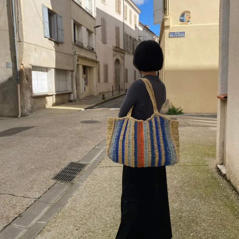 The Raffia Versa Longb_Col01 Tote Bag is the perfect choice for your active day, serving as a stylish daily handbag and a standout sustainable fashion accessory, making it a unique and thoughtful birthday gift.