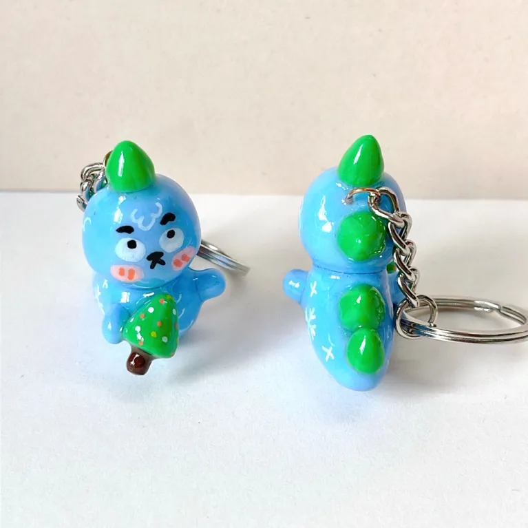 Móc Khóa Thông Long Đất Sét Thủ Công sở hữu ngoại hình ngộ nghĩnh, thú vị, đây hứa hẹn là chiếc  móc khóa thủ công đáng yêu, làm món quà giáng sinh độc đáo