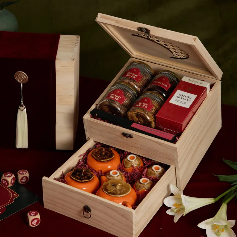 The "Tranquil Harmony 3" Tet Gift Box, a premium two-tier gift for a reunified Tet, features a delightful set of nuts, jams, honey, and a tea set, perfect as a luxurious corporate gift.