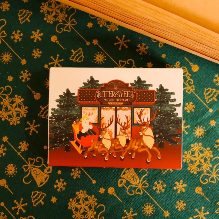 Hộp Quà Giáng Sinh Socola Họa Tiết Ông Già Noel Sẽ Chinh Phục Từ Cái Nhìn Đầu Tiên Với Ngoại Hình Bắt Mắt, Bên Trong Là Socola Nguyên Chất, Socola Thủ Công Việt Nam Để Làm Quà Tặng Giáng Sinh