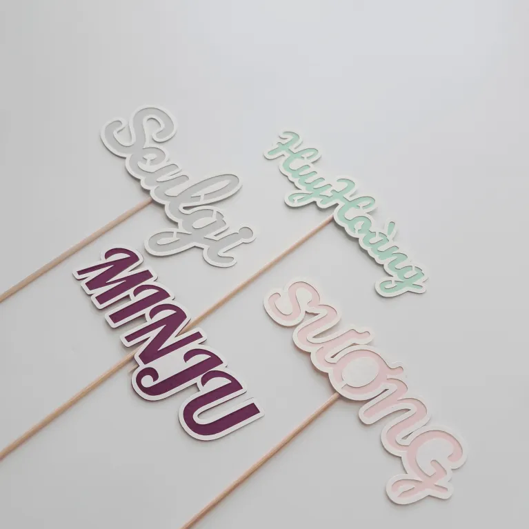 Elevate your celebration with the Personalized Birthday Flower Topper Set, beautifully designed with your name, perfect as an anniversary cake flower decoration or a stunning Korean style cake topper set, adding charm to your cake decorations