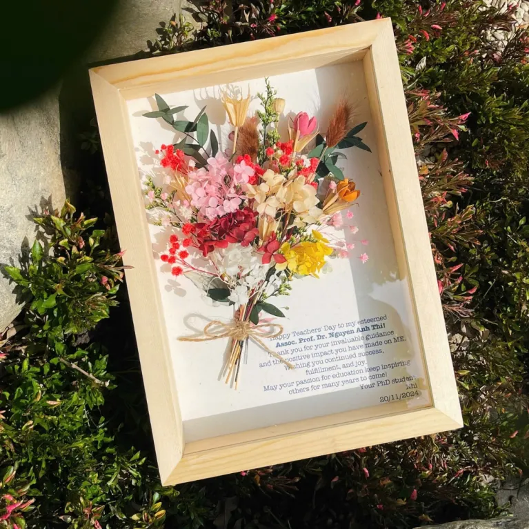Personalized Dried Flower Photo Frames offer a unique way to cherish memories, allowing you to customize the photo, colors, and quotes in a beautifully crafted dried flower frame, making it the perfect personalized gift