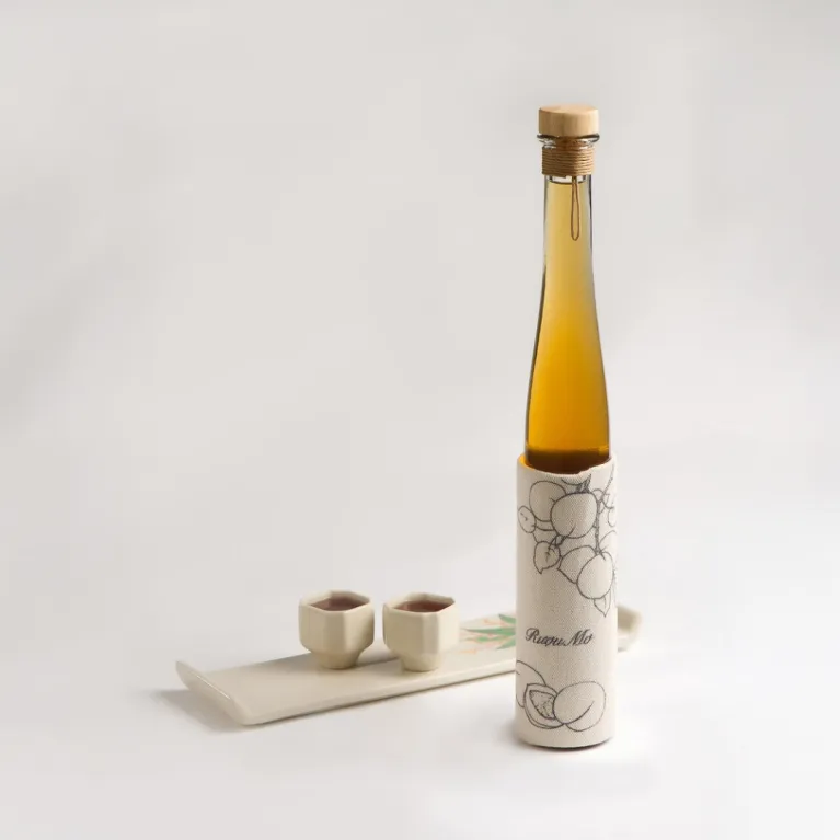 The "Reunion" Tet Gift Basket, a perfect blend of Vietnamese specialties, comes in a beautifully crafted traditional woven basket, making it an ideal premium Tet gift set for both personal and corporate gift giving.