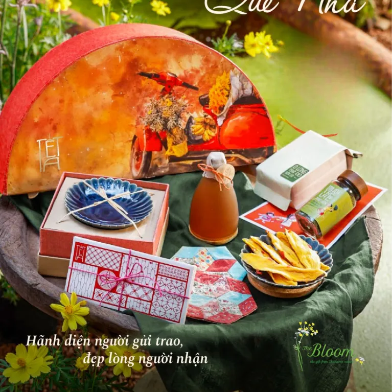 Set quà tết Hương Sắc Tết là gợi ý hộp quà Tết hoàn hảo với những đặc sản Việt Nam thượng hạng, được đóng gói cao cấp để trao trọn lời chúc đầu xuân