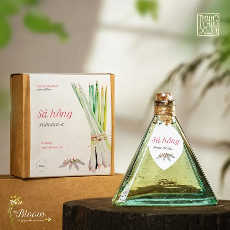 The "Bumper" Gift Basket, a handwoven masterpiece, is a Vietnamese specialty Tet gift set designed to wish a prosperous and peaceful New Year, making it an ideal corporate gift or thoughtful Vietnamese present