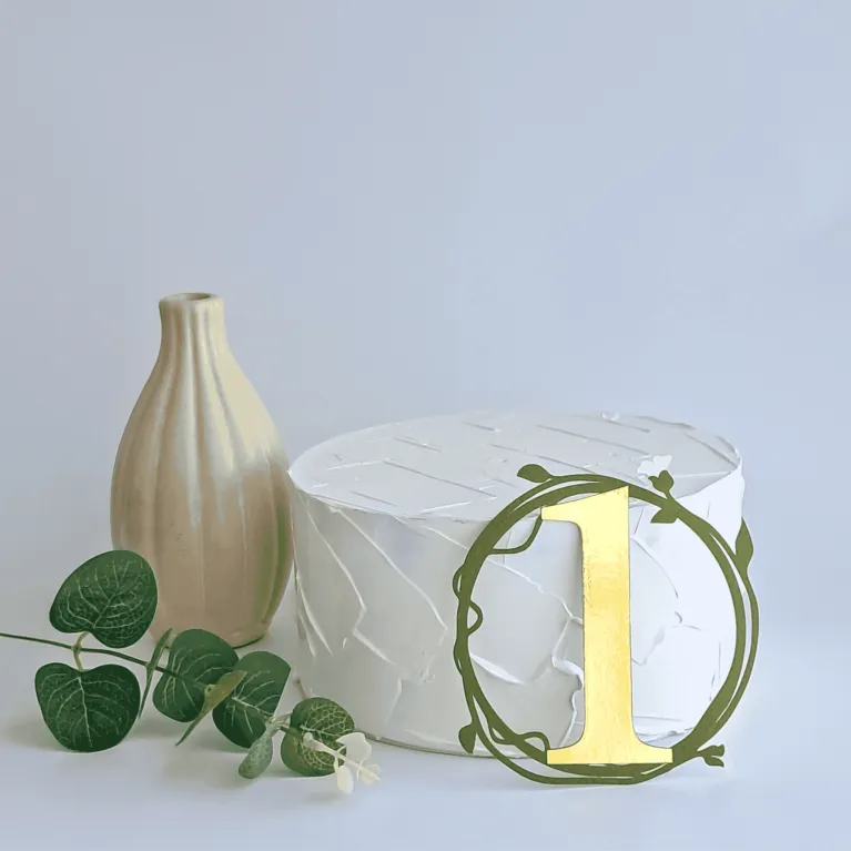 Elegant, handmade mini leaf cake toppers, perfect for adding a touch of Korean style to your birthday cake