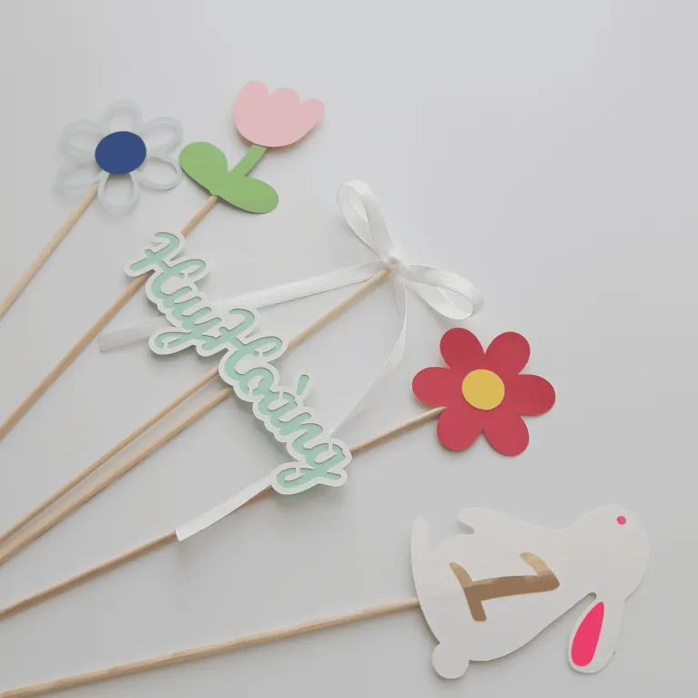 Elevate your celebration with the Personalized Birthday Flower Topper Set, beautifully designed with your name, perfect as an anniversary cake flower decoration or a stunning Korean style cake topper set, adding charm to your cake decorations