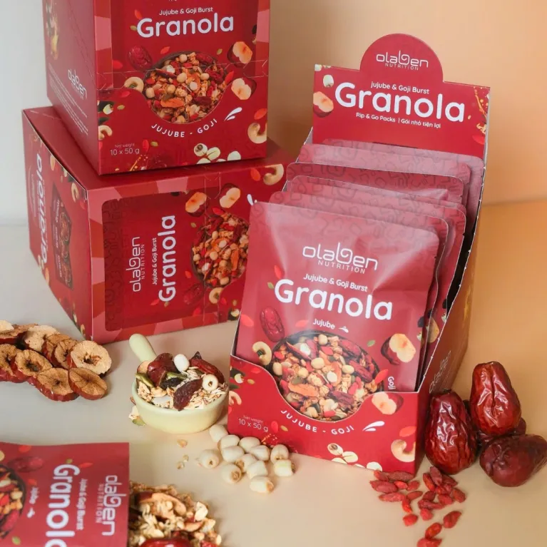 The Jujube & Goji Burst Granola, a pack of 10, offers a mildly sweet taste and is made from pure grains, nutritional seeds, and authentic Vietnamese ingredients, making it the perfect breakfast cereal or health gift