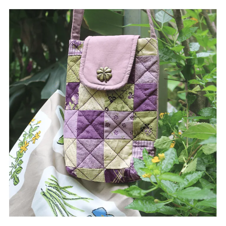 The Magpie Robin Phone Bag, with its vibrant and vintage colors, is a charming handmade patchwork phone pouch, doubling as a mini crossbody bag and making it a perfect vintage handmade accessory and thoughtful gift for her