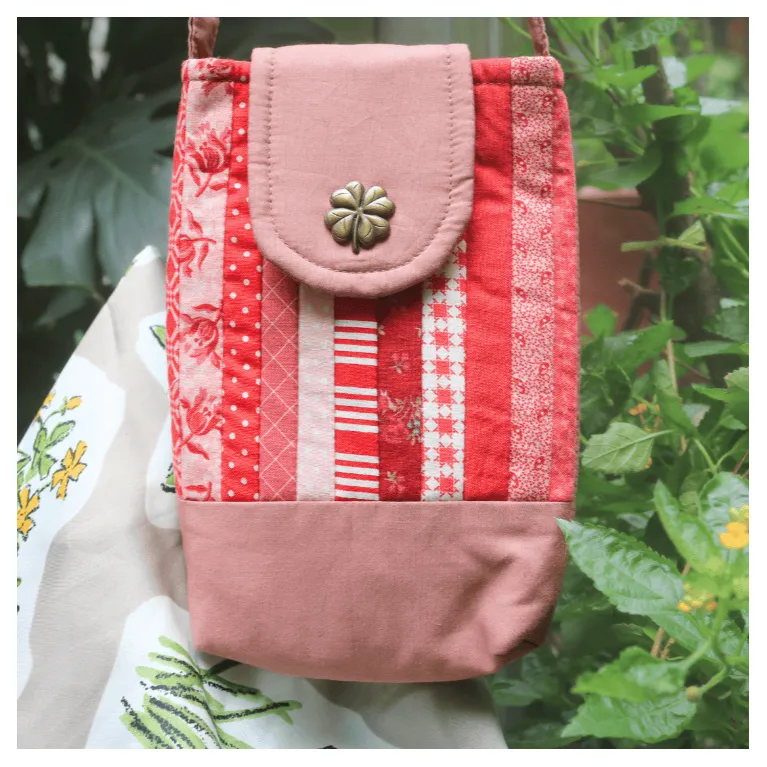 The Magpie Robin Phone Bag, with its vibrant and vintage colors, is a charming handmade patchwork phone pouch, doubling as a mini crossbody bag and making it a perfect vintage handmade accessory and thoughtful gift for herThe Magpie Robin Phone Bag, with its vibrant and vintage colors, is a charming handmade patchwork phone pouch, doubling as a mini crossbody bag and making it a perfect vintage handmade accessory and thoughtful gift for her