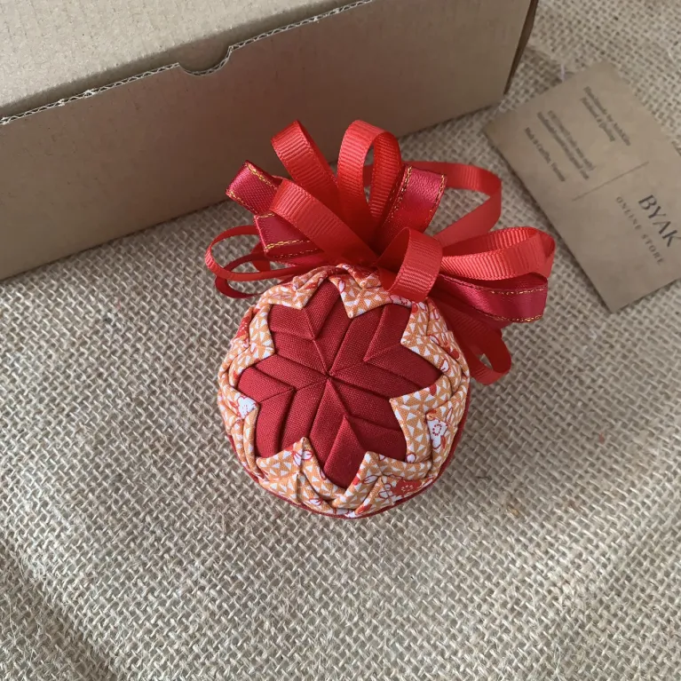 Add a touch of charm to your festivities with the Christmas Fabric Bauble—featuring a star pattern, no-sew design, and perfect for Christmas decorations or as a thoughtful Christmas gift to make this holiday truly special!
