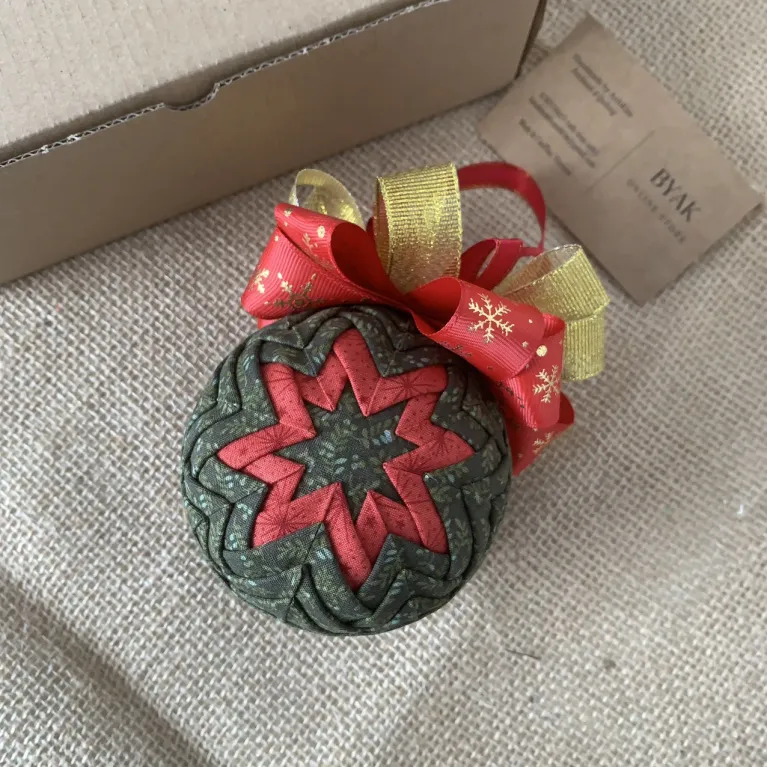 Add a touch of charm to your festivities with the Christmas Fabric Bauble—featuring a star pattern, no-sew design, and perfect for Christmas decorations or as a thoughtful Christmas gift to make this holiday truly special!
