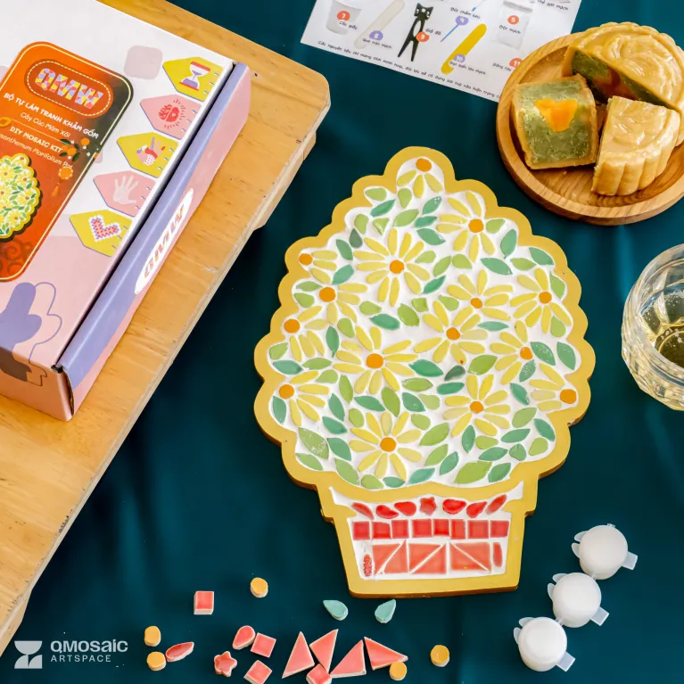 The Daisy Pot DIY Mosaic Kit, featuring lively colors and handcrafted Bat Trang ceramics, is a creative craft toy for kids that transforms into a decorative art piece, making it a unique gift for any child