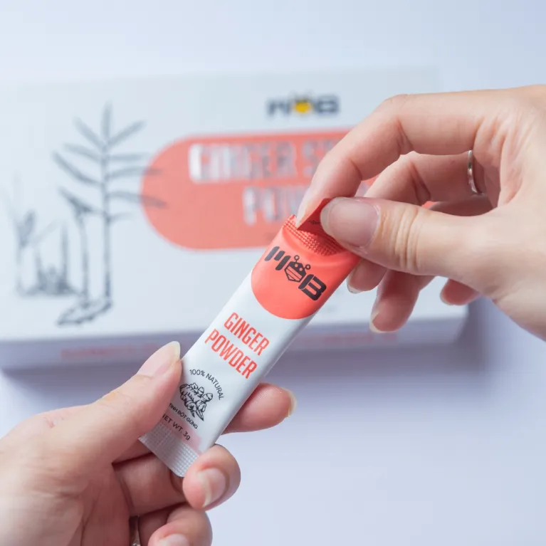 Tinh Bột Gừng Nguyên Chất MOB với hộp 20 gói tiện lợi, mang đến hương vị nồng nàn & ấm áp từ gừng Bình Phước, giúp tăng cường đề kháng và chăm sóc sức khỏe với thành phần tự nhiên, là món quà tặng sức khỏe tuyệt vời cho bạn và người thân.