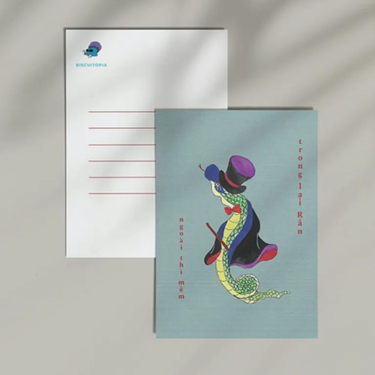 Celebrate the Year of the Snake with "The Greatest Showman" postcard, featuring a folk painting-inspired design, this art postcard comes with an elegant envelope, making it a perfect Tet gift and a unique Vietnamese keepsake