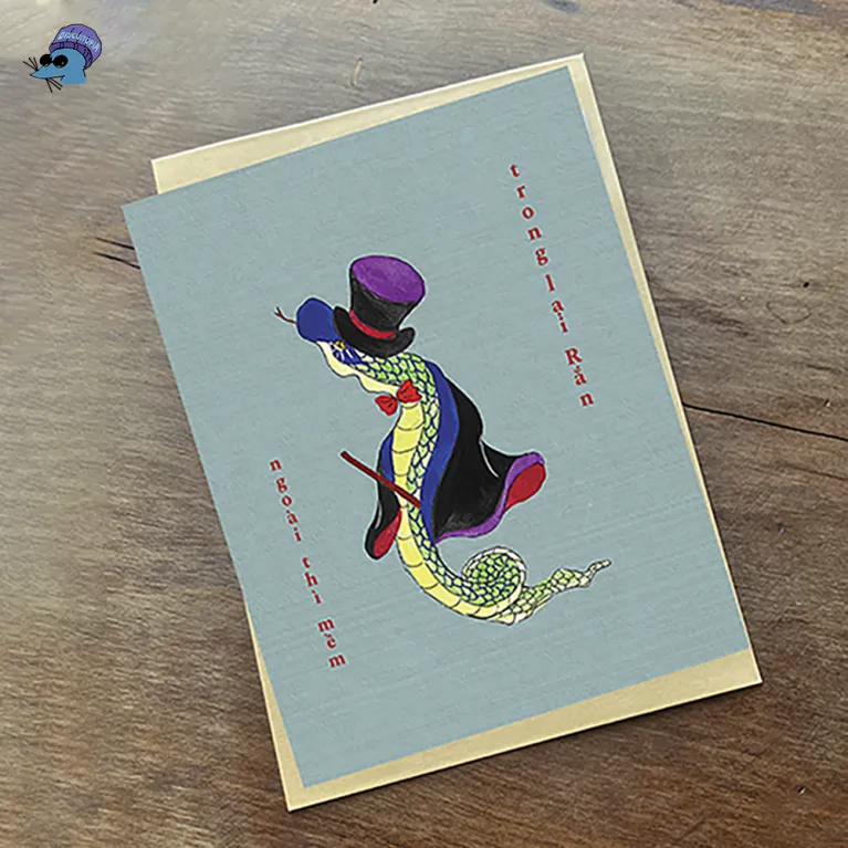 Celebrate the Year of the Snake with "The Greatest Showman" postcard, featuring a folk painting-inspired design, this art postcard comes with an elegant envelope, making it a perfect Tet gift and a unique Vietnamese keepsake