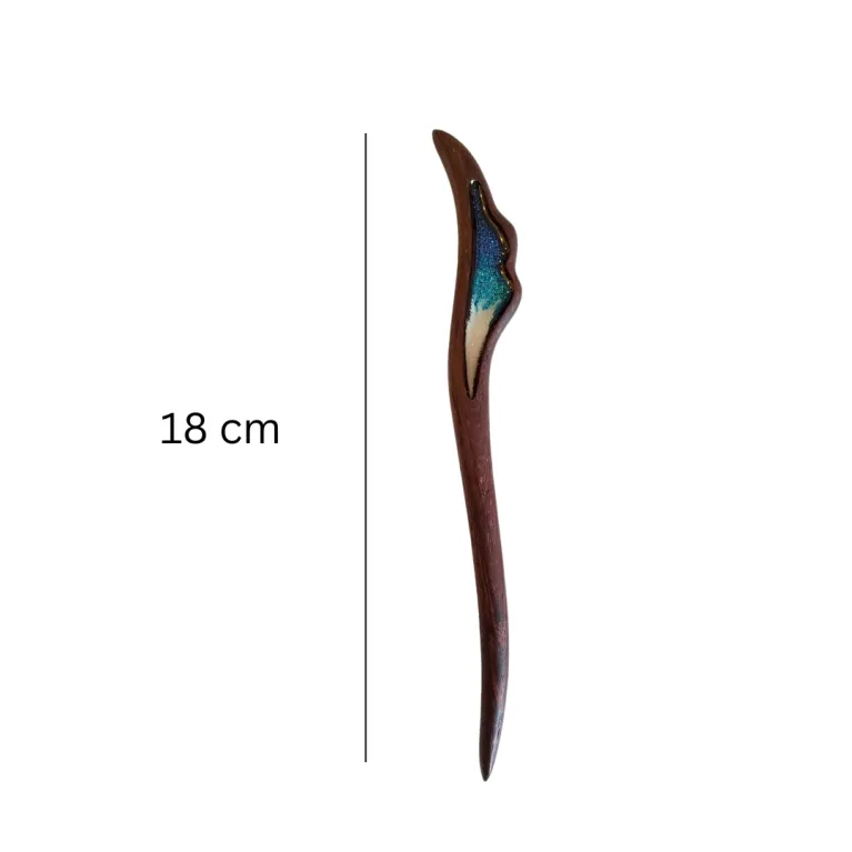 Trâm Cài Tóc Gỗ Resin Cánh Tiên Kim Tuyến, với vẻ đẹp lung linh chạm đến từng chi tiết, là phụ kiện thủ công cao cấp hoàn hảo cho những bộ ảnh cổ trang và làm quà sinh nhật ý nghĩa cho nữTrâm Cài Tóc Gỗ Resin Cánh Tiên Kim Tuyến, với vẻ đẹp lung linh chạm đến từng chi tiết, là phụ kiện thủ công cao cấp hoàn hảo cho những bộ ảnh cổ trang và làm quà sinh nhật ý nghĩa cho nữ