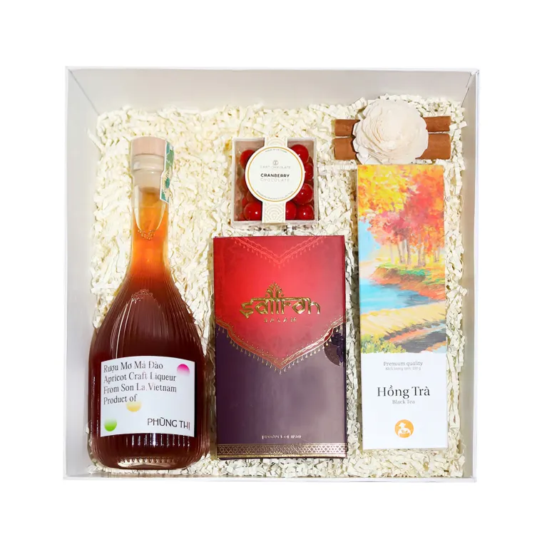 Hộp Quà "Beautiful Spirit" Phiên Bản Thượng Hạng là món quà trọn vẹn tinh hoa, mang đến sự kết hợp hoàn hảo giữa rượu mơ, hồng trà, nhụy hoa nghệ tây và socola, tạo nên một món quà tặng sức khỏe đầy ý nghĩa và sang trọng.