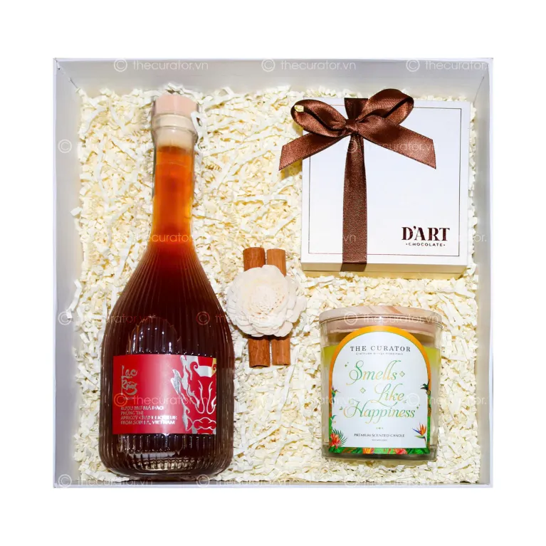 Set Quà Tặng "Wonderful Time" mang đến niềm vui ngập tràn qua từng tặng phẩm, với hộp quà đẹp mắt gồm rượu mơ, nến thơm và socola cao cấp, là món quà tuyệt vời cho những dịp đặc biệt.