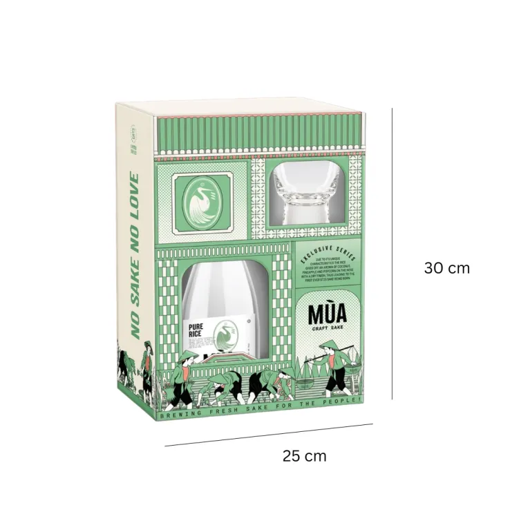Hộp Quà Tết Pure Rice tôn vinh hạt ngọc trời Việt Nam, là set quà Tết thanh lịch với sake gạo và ly haiku sang trọng, hoàn hảo cho doanh nghiệp trong dịp lễ đầu xuân