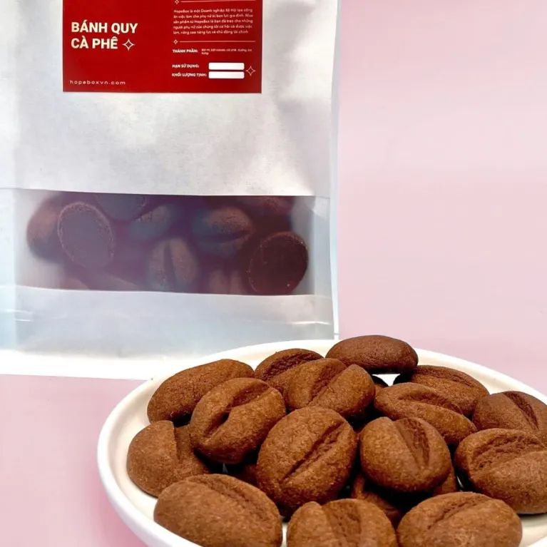 These Coffee Biscuits (250g), made with premium ingredients, offer an irresistible flavor, making them a healthy snack and a perfect light meal or convenient breakfast, while also serving as a nutritious snack and a thoughtful gift for workmates