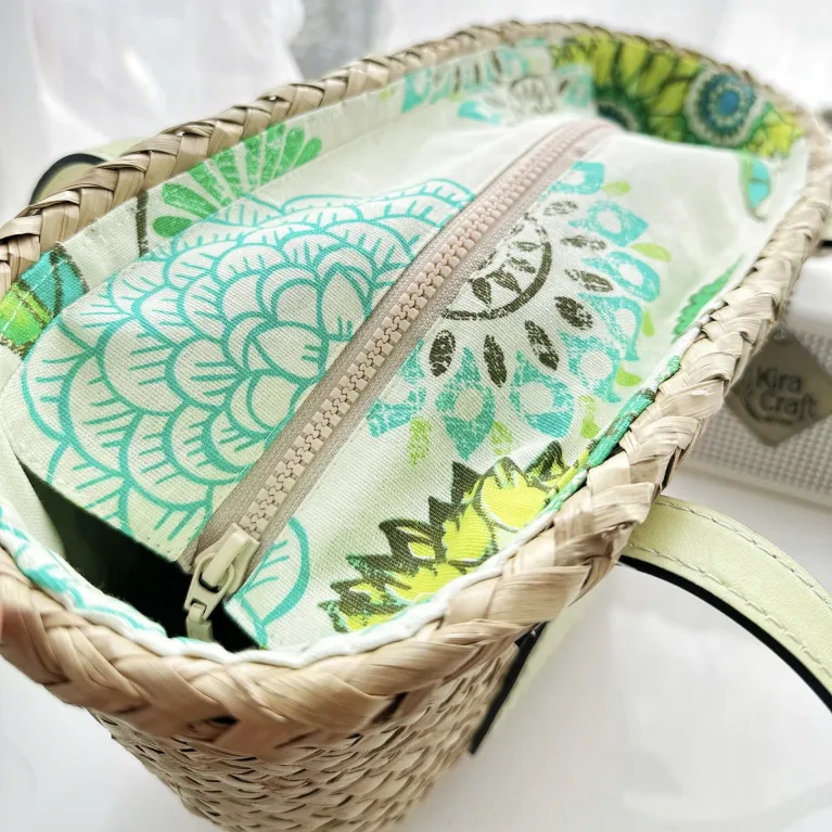 Túi Cói Avocado với màu sắc tươi mát và năng động, kết hợp thiết kế túi cói phối da tinh tế, không chỉ là phụ kiện thân thiện môi trường mà còn là quà tặng cho nữ ấn tượng, mang đậm dấu ấn quà Việt Nam