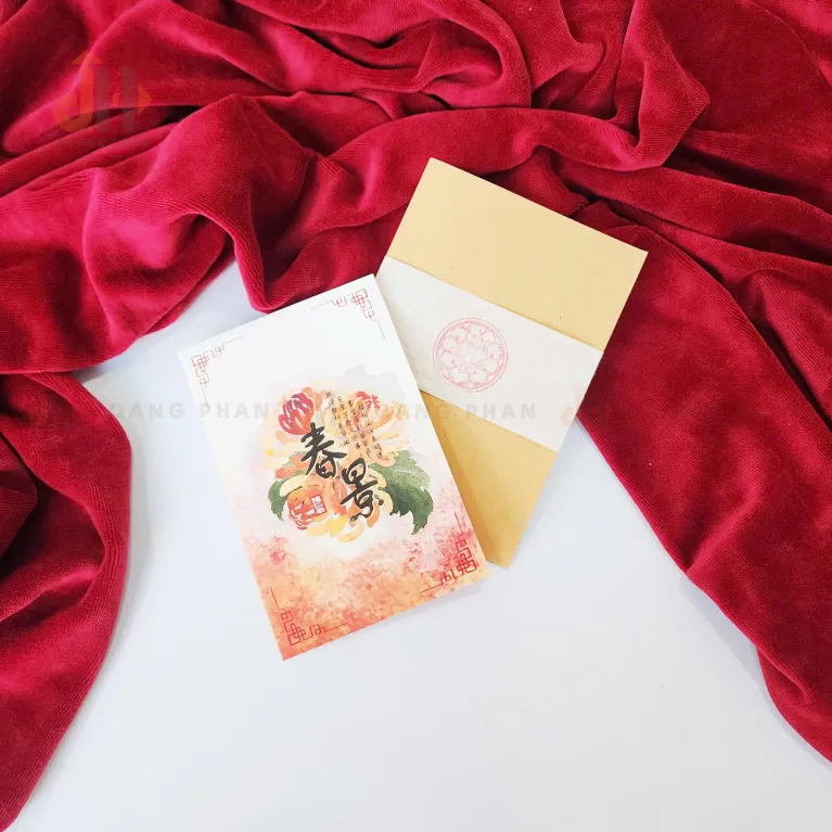 Thiệp Giấy "Xuân Cảnh" tái hiện sắc màu của thời hoàng kim qua những họa tiết truyền thống, không chỉ là một tấm thiệp nghệ thuật cao cấp mà còn là quà tặng thủ công tinh tế, mang đậm dấu ấn quà Việt Nam