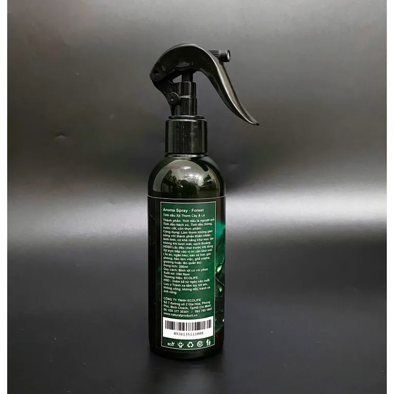 Chai xịt thơm phòng hương Forest (200ml) còn có thể dùng để khử mùi vải và xịt thơm xe hơi, với thành phần tự nhiên lành tính, an toàn cho sức khỏe.