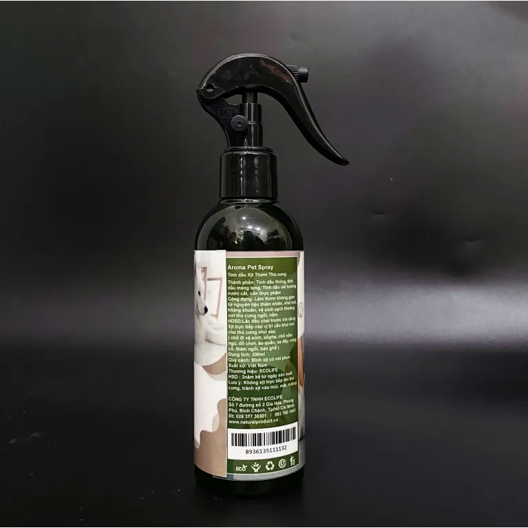 Natural Pet Spray with a relaxing wood & floral scent is the perfect pet odor eliminator and toy cleaning spray, made with natural ingredients - a thoughtful gift for pets that ensures freshness and safety.