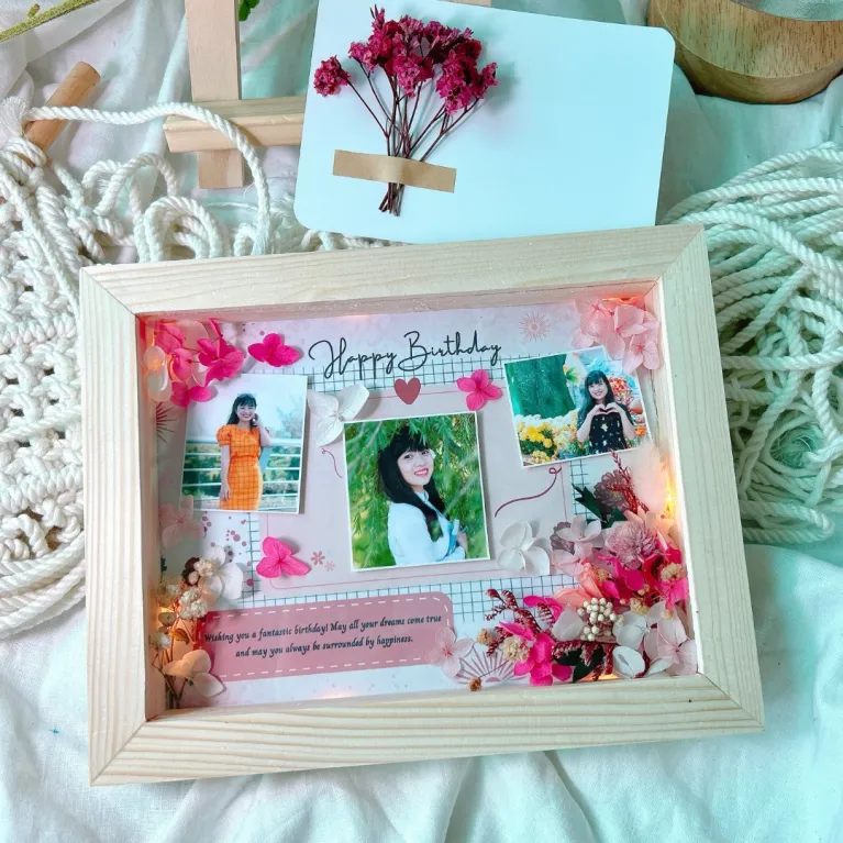 The Dried Flower and Personalized Photo Frame beautifully preserves the beauty of the moment, blending handmade dried flower art with a timeless touch - an elegant and meaningful Women's Day gift for her