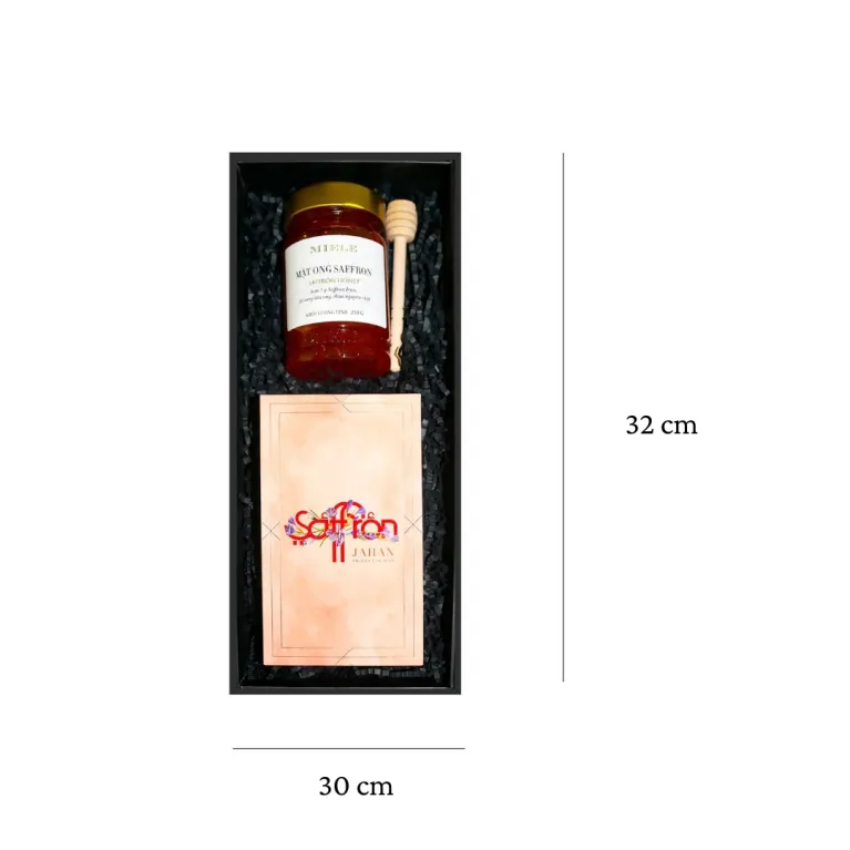 Hộp Quà "Charming Beauty" - Để Các Nàng Đẹp Hơn Mỗi Ngày với set quà mật ong & nhụy hoa nghệ tây, một quà tặng sức khỏe sang trọng, lý tưởng làm quà 8/3 hay quà cho nữ đầy tinh tế.Hộp Quà "Charming Beauty" - Để Các Nàng Đẹp Hơn Mỗi Ngày với set quà mật ong & nhụy hoa nghệ tây, một quà tặng sức khỏe sang trọng, lý tưởng làm quà 8/3 hay quà cho nữ đầy tinh tế.