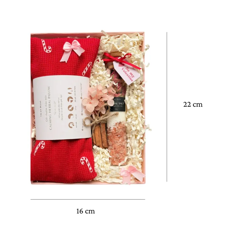 The "Tender Love" Valentine Gift Box is the perfect way to warm the heart of your loved one, featuring a hidden message, a heating pad, and bath salts—a beautifully curated Valentine's Gift Set designed for comfort and romance