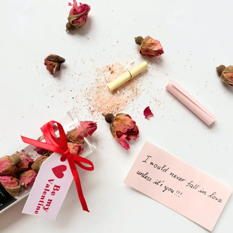 The "Tender Love" Valentine Gift Box is the perfect way to warm the heart of your loved one, featuring a hidden message, a heating pad, and bath salts—a beautifully curated Valentine's Gift Set designed for comfort and romance