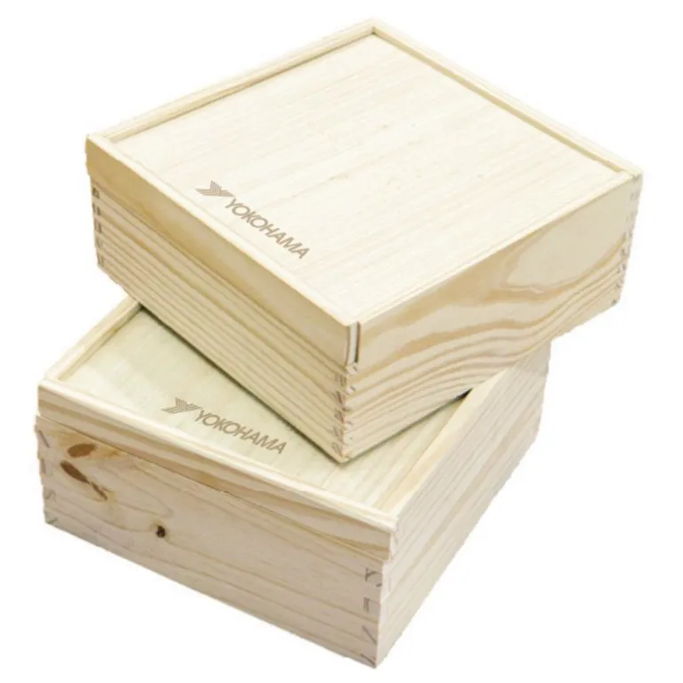 Hộp quà "Premium Wellness Gift" với trầm hương, ấm trà và đông trùng hạ thảo trong hộp gỗ cao cấp là món quà tặng sức khỏe tinh tế, trao trọn những tinh hoa và sự quan tâm ý nghĩa