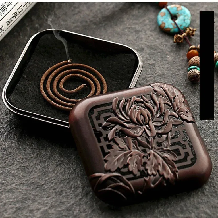 The "Peaceful Bliss" Gift Box is a luxurious expression of the passion for tea ceremonies, featuring an elegant tea set and agarwood gift set, all beautifully presented in a premium wooden box—an exquisite and unique birthday gift for any occasion.