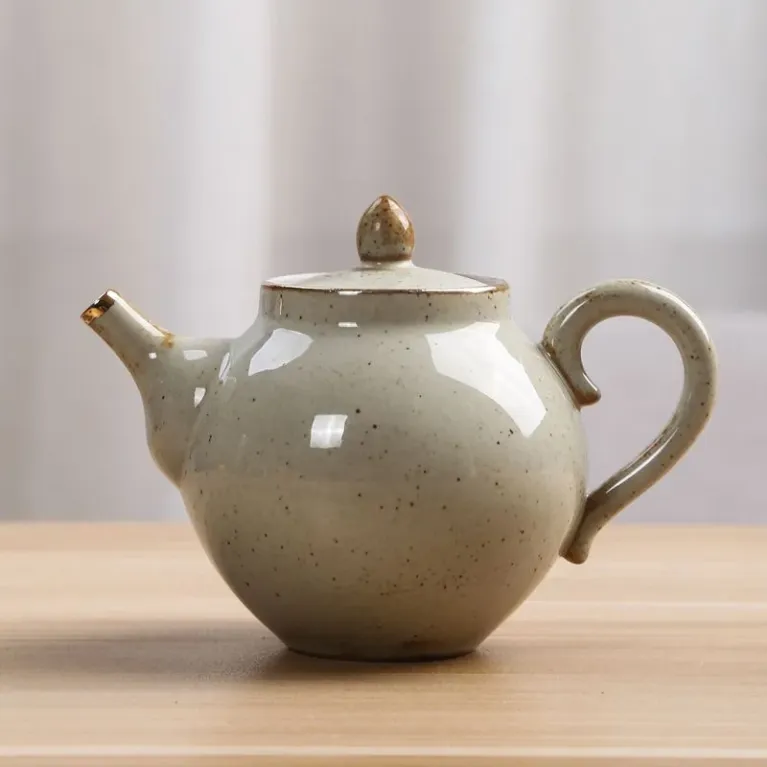Hộp Quà "Peace Of Mind" – bí quyết cho những phút yên bình, với hộp quà mây tre thủ công chứa bộ uống trà thanh lịch và bộ trầm hương thư giãn, tạo nên set quà cao cấp đậm chất Việt Nam, hoàn hảo để gửi tặng sự an nhiên và tinh tế