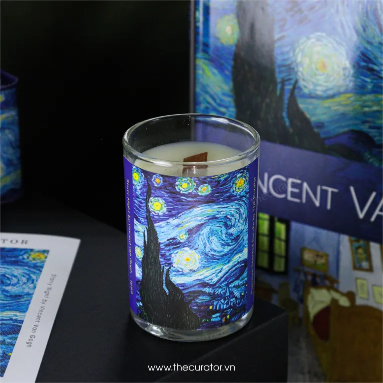 The "Van Gogh Inspiration" Gift Set brings the touch of art on every piece, featuring a beautifully crafted Van Gogh-themed scented candle gift box made from soy wax, making it a perfect gift for her