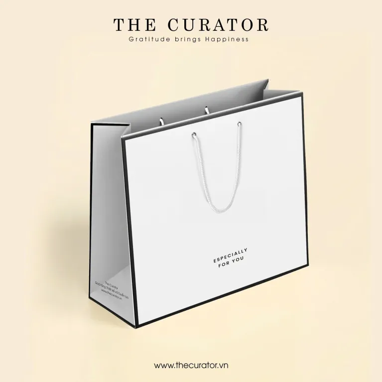 Hộp Quà "Wake Up The Day" với set quà cà phê Robusta đậm đà, đi kèm ly bã cà phê tinh tế và thìa inox sang trọng, là lựa chọn hoàn hảo dành cho nam giới, đặc biệt là quà tặng bạn trai đầy ý nghĩa.