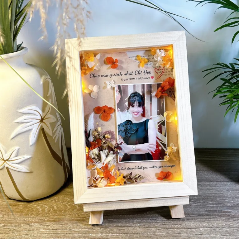 The Dried Flower and Personalized Photo Frame beautifully preserves the beauty of the moment, blending handmade dried flower art with a timeless touch - an elegant and meaningful Women's Day gift for her