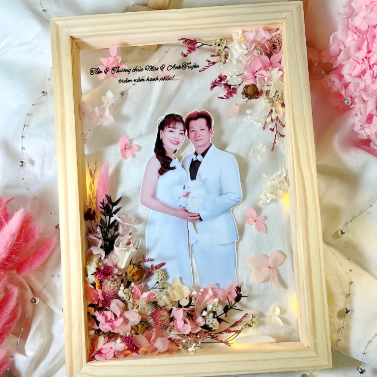 A Custom Photo with Dried Flower Frame beautifully combines handmade flower art and personalization, creating a unique way to preserve precious moments- a thoughtful gift for her that turns memories into timeless custom dried flower art.