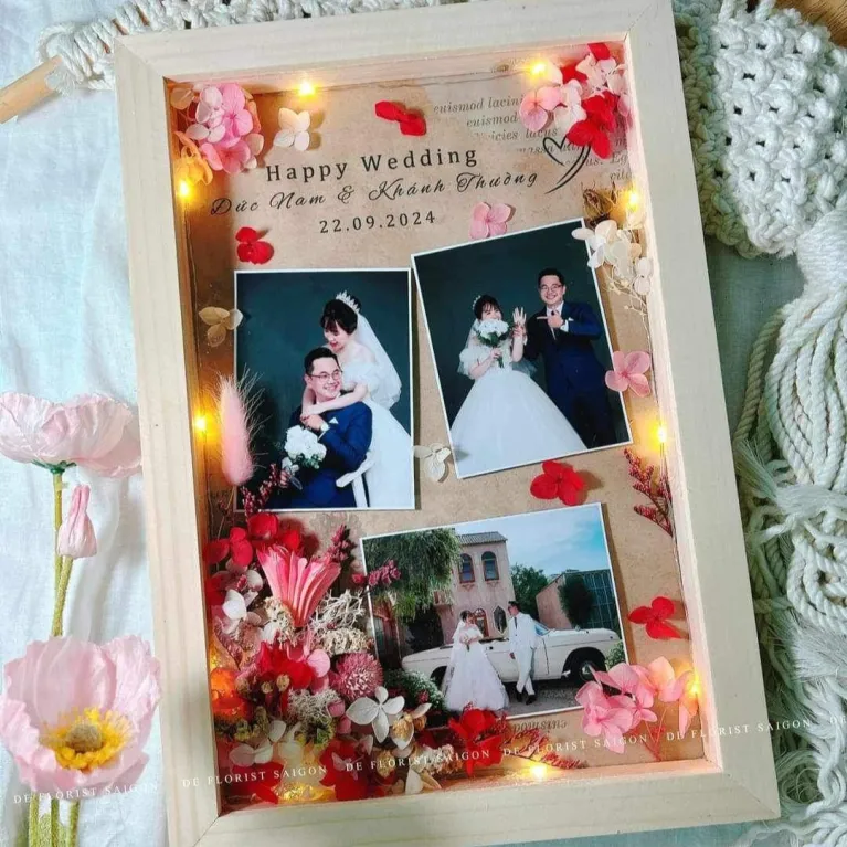 The Dried Flower and Personalized Photo Frame beautifully preserves the beauty of the moment, blending handmade dried flower art with a timeless touch - an elegant and meaningful Women's Day gift for her